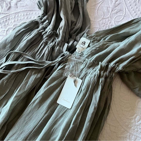 Chic Gray Maxi Dress with Ruffle Sleeves - Picture 4 of 7